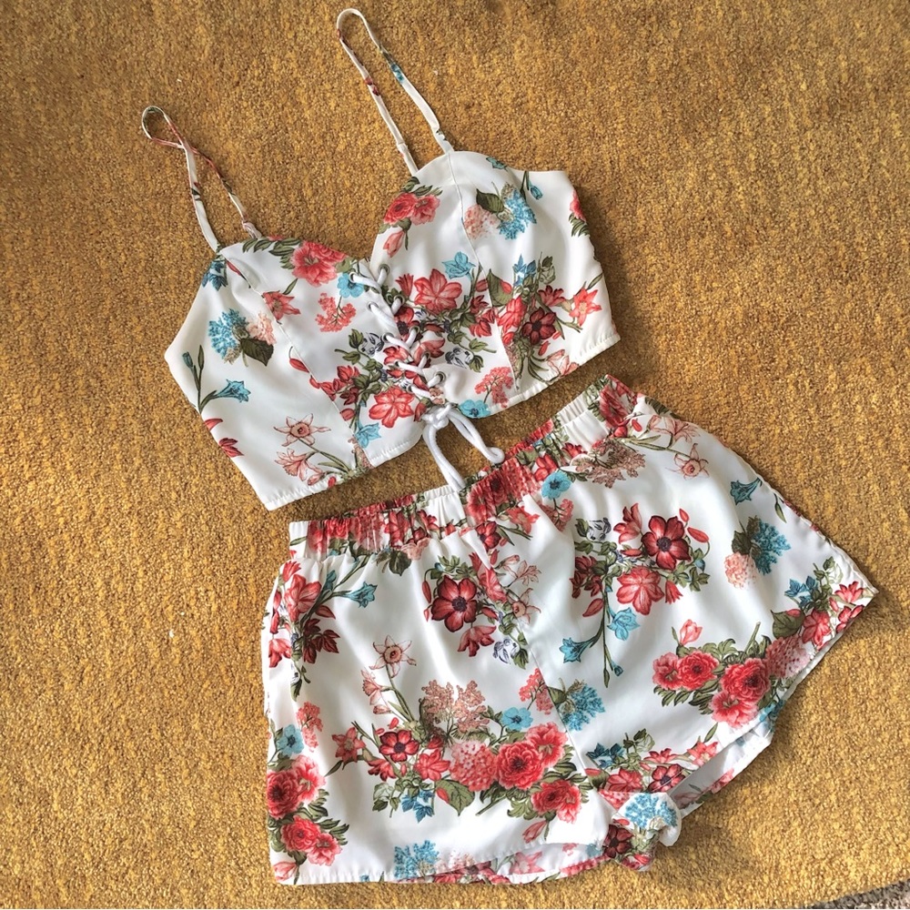 Size L Womens ILLA ILLA Matching Floral Set Crop Top Shorts